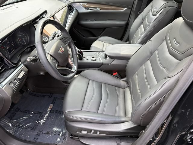 Used 2024 Cadillac XT6 Premium Luxury w/ Platinum Package FWD image 11