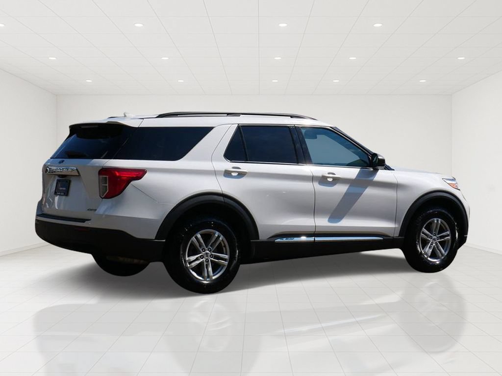 Certified 2023 Ford Explorer XLT AWD/4WD image 3
