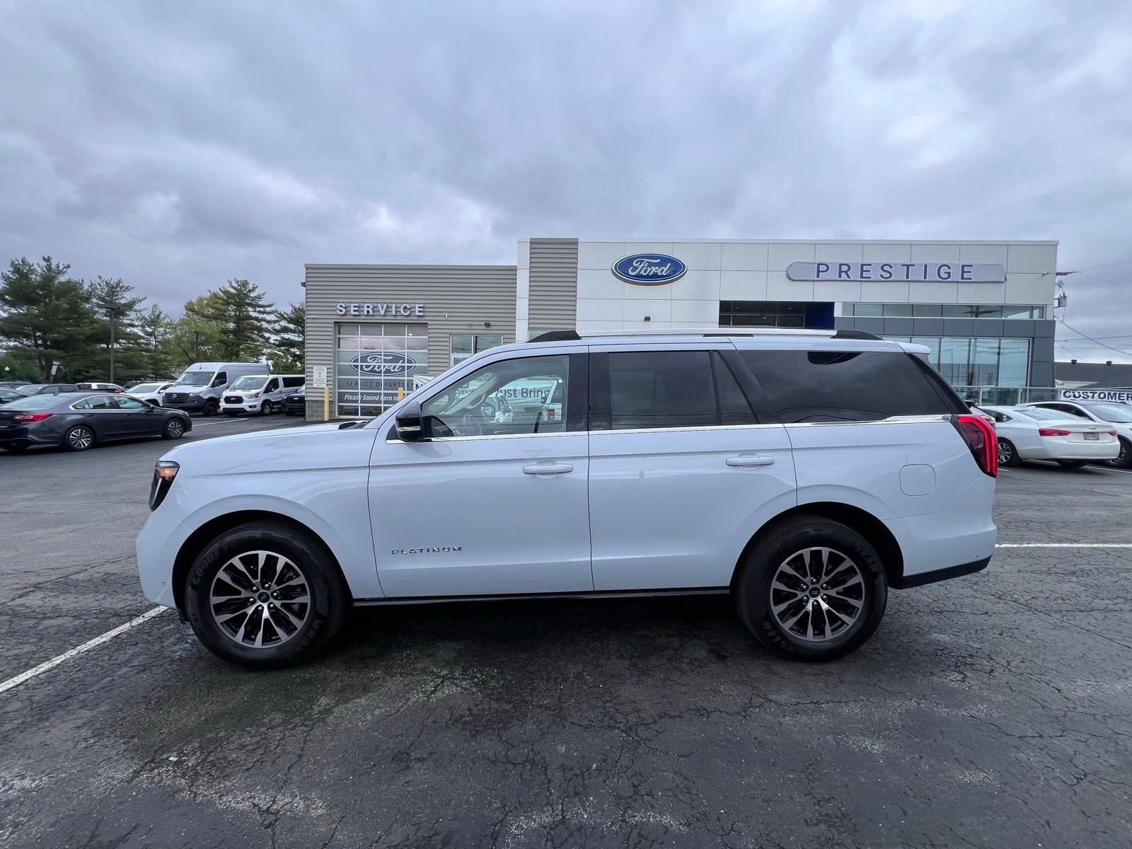 Certified 2025 Ford Expedition Platinum AWD/4WD image 5