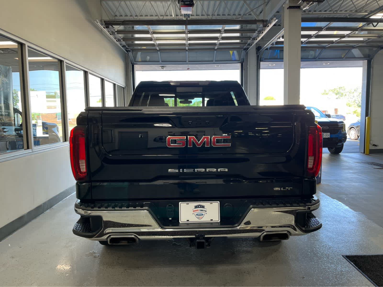 Used 2022 GMC Sierra 1500 SLT w/ SLT Premium Package AWD/4WD image 7