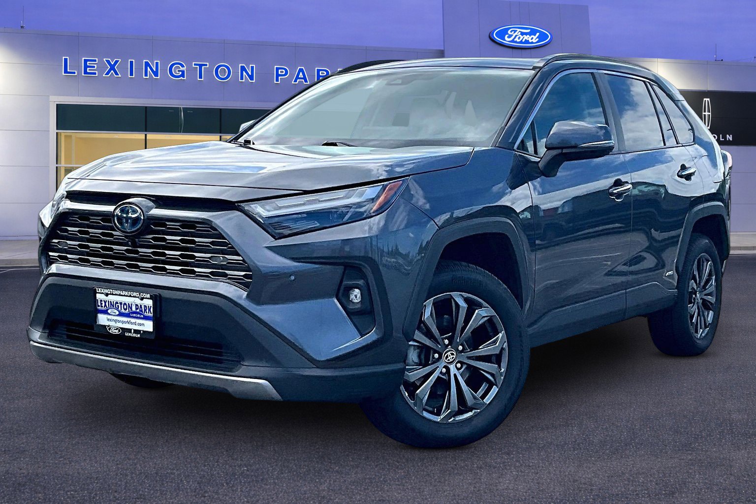 Used 2023 Toyota RAV4 Limited AWD/4WD image 3
