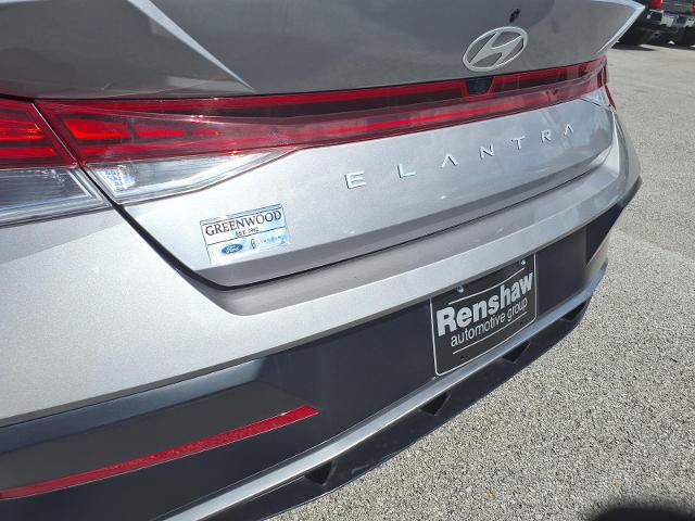 Used 2025 Hyundai Elantra SEL FWD image 24