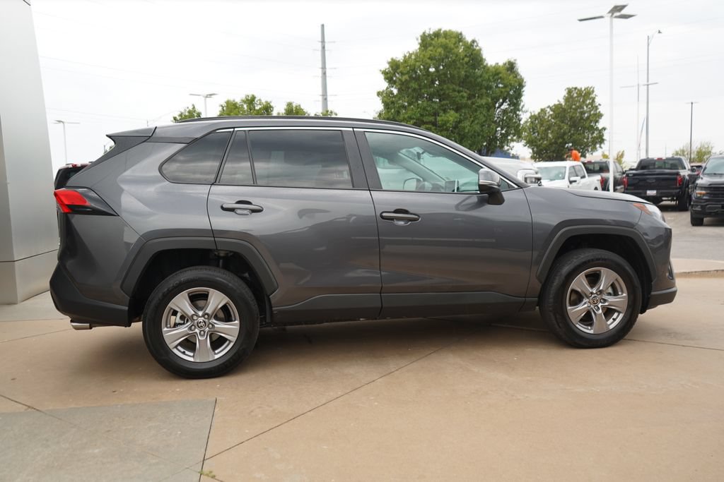 Used 2025 Toyota RAV4 XLE AWD/4WD image 9