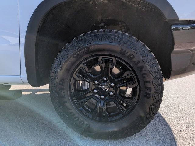 Used 2025 Chevrolet Silverado 1500 ZR2 w/ Technology Package image 11