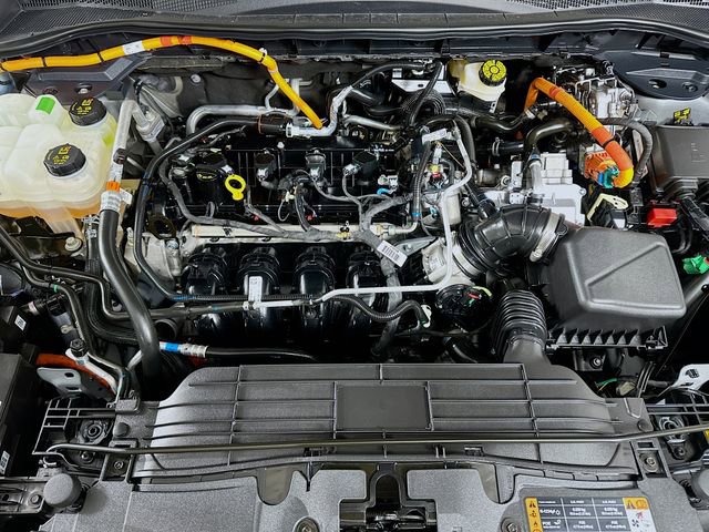 Certified 2025 Ford Escape Platinum w/ Premium Technology Package image 23
