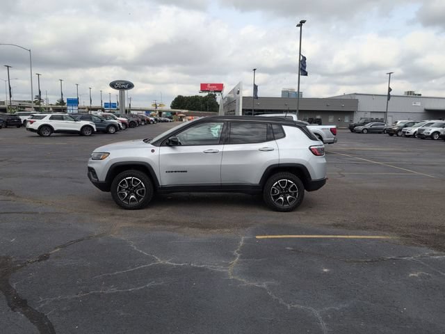 Used 2025 Jeep Compass Trailhawk AWD/4WD image 4