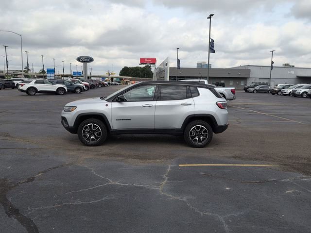 Used 2025 Jeep Compass Trailhawk AWD/4WD image 4