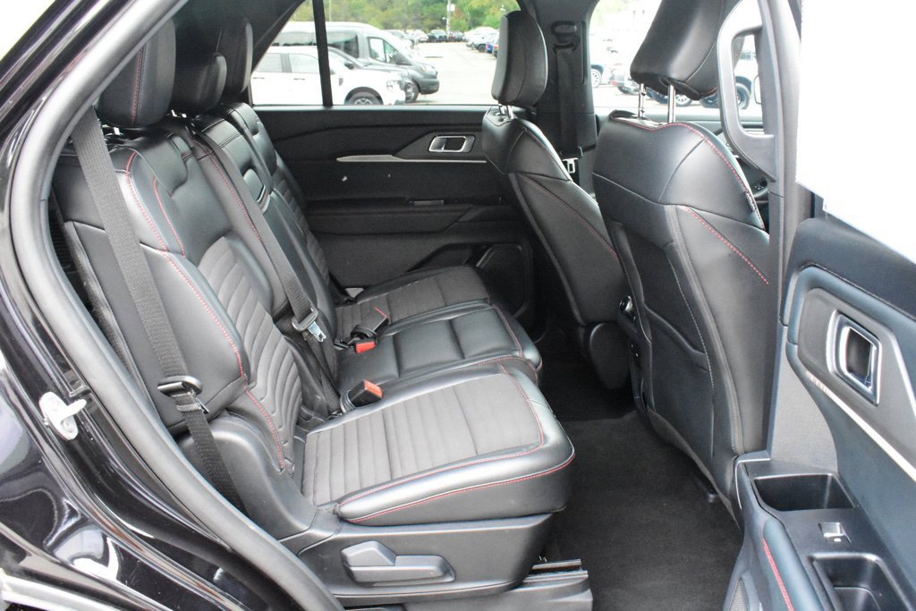 Certified 2025 Ford Explorer ST-Line w/ ST-Line Street Pack AWD/4WD image 19
