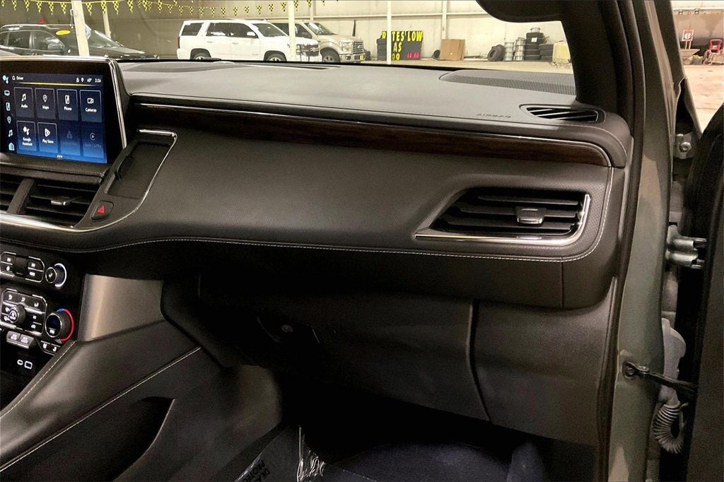 Used 2023 Chevrolet Suburban Premier image 15