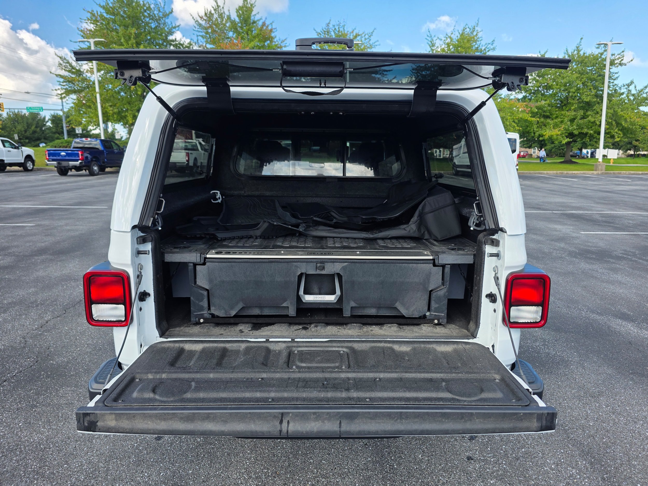 Used 2025 Jeep Gladiator Sport AWD/4WD image 9