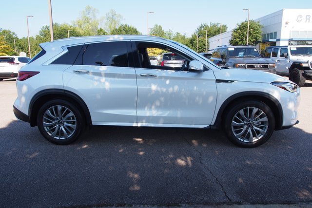 Used 2023 INFINITI QX50 Luxe FWD image 8