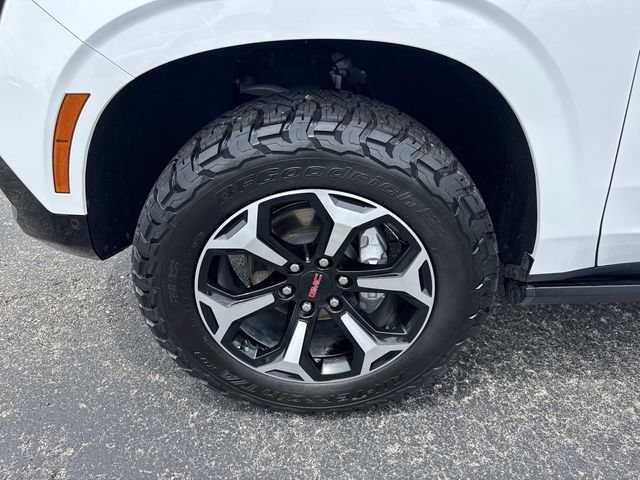 Used 2025 GMC Yukon AT4 w/ AT4 Premium Package AWD/4WD image 4