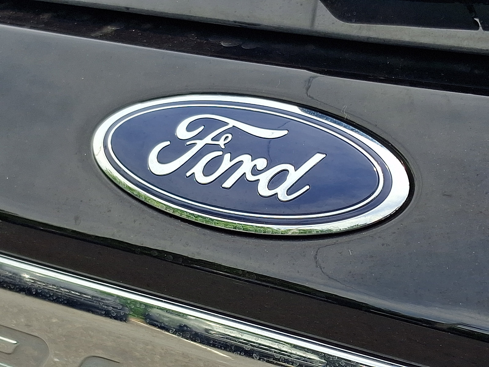 Certified 2023 Ford Explorer XLT w/ Equipment Group 202A AWD/4WD image 31