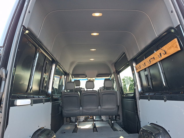 Used 2020 Mercedes-Benz Sprinter 2500 image 34