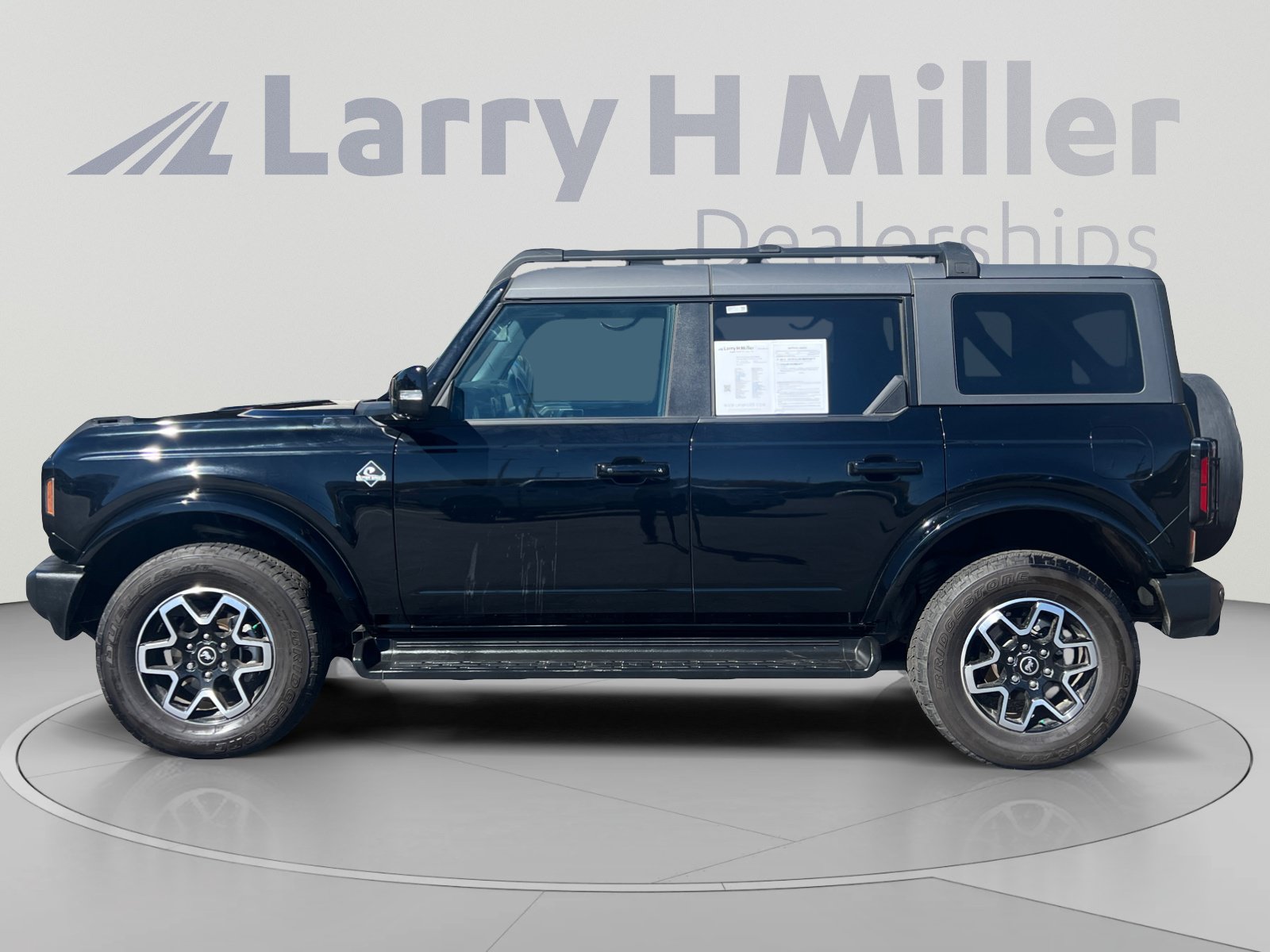 Certified 2025 Ford Bronco Outer Banks AWD/4WD image 2