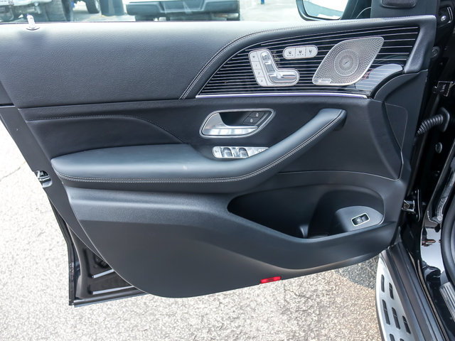 Used 2025 Mercedes-Benz GLS 580 4MATIC image 23