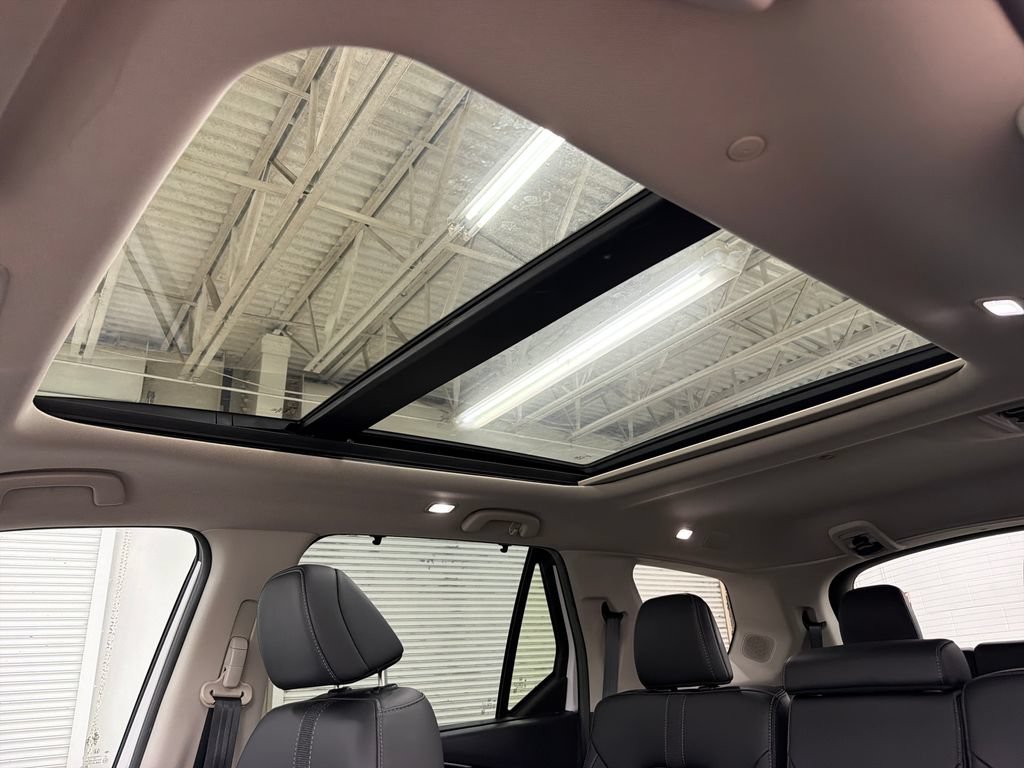 Used 2023 Honda Pilot Touring image 9