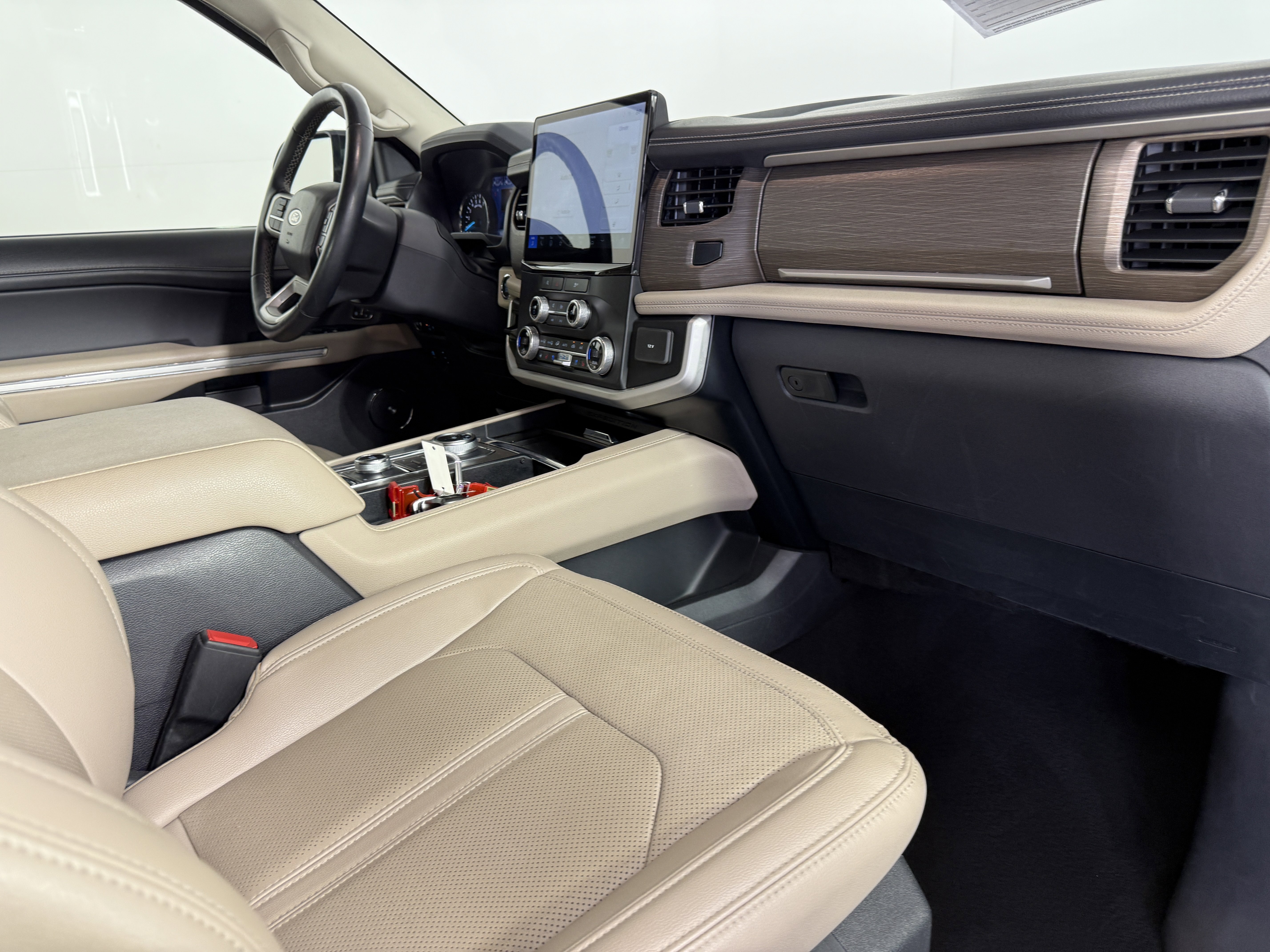Certified 2024 Ford Expedition Limited image 10