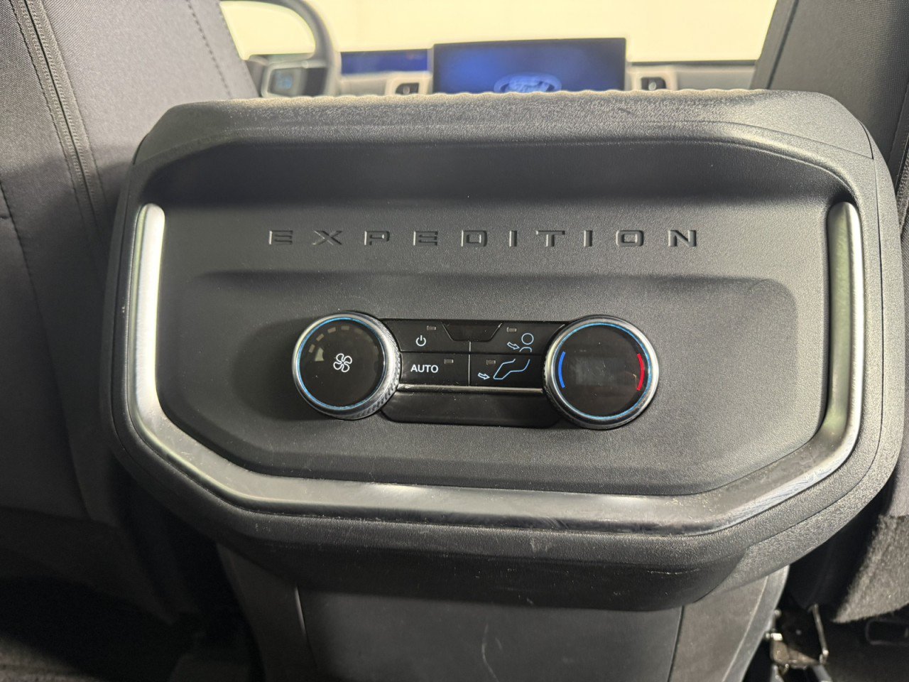 Certified 2025 Ford Expedition Active AWD/4WD image 14