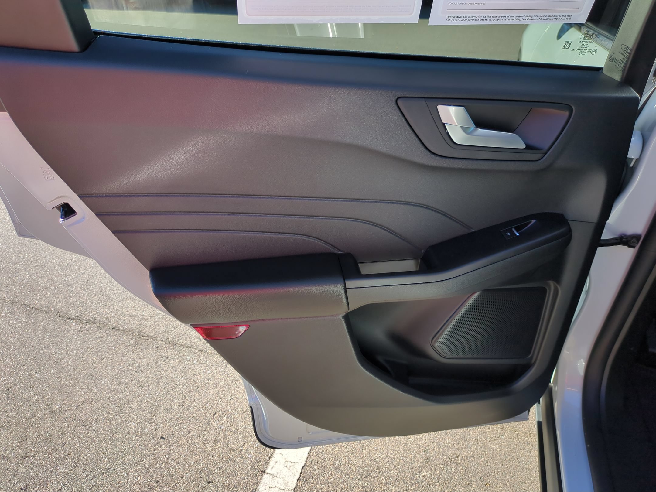 Certified 2025 Ford Escape SE FWD image 30