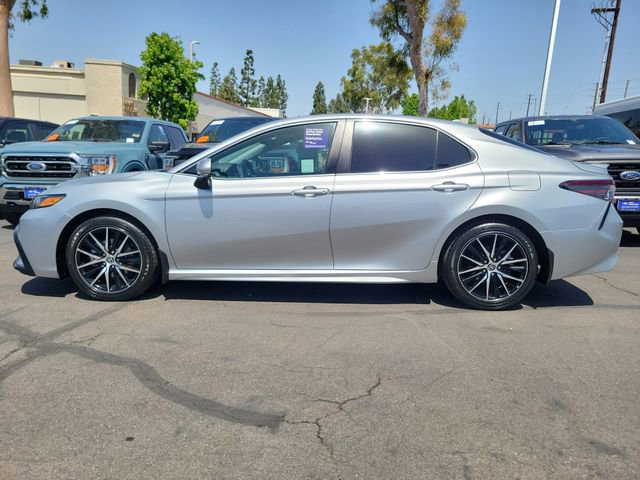 Used 2024 Toyota Camry SE image 2