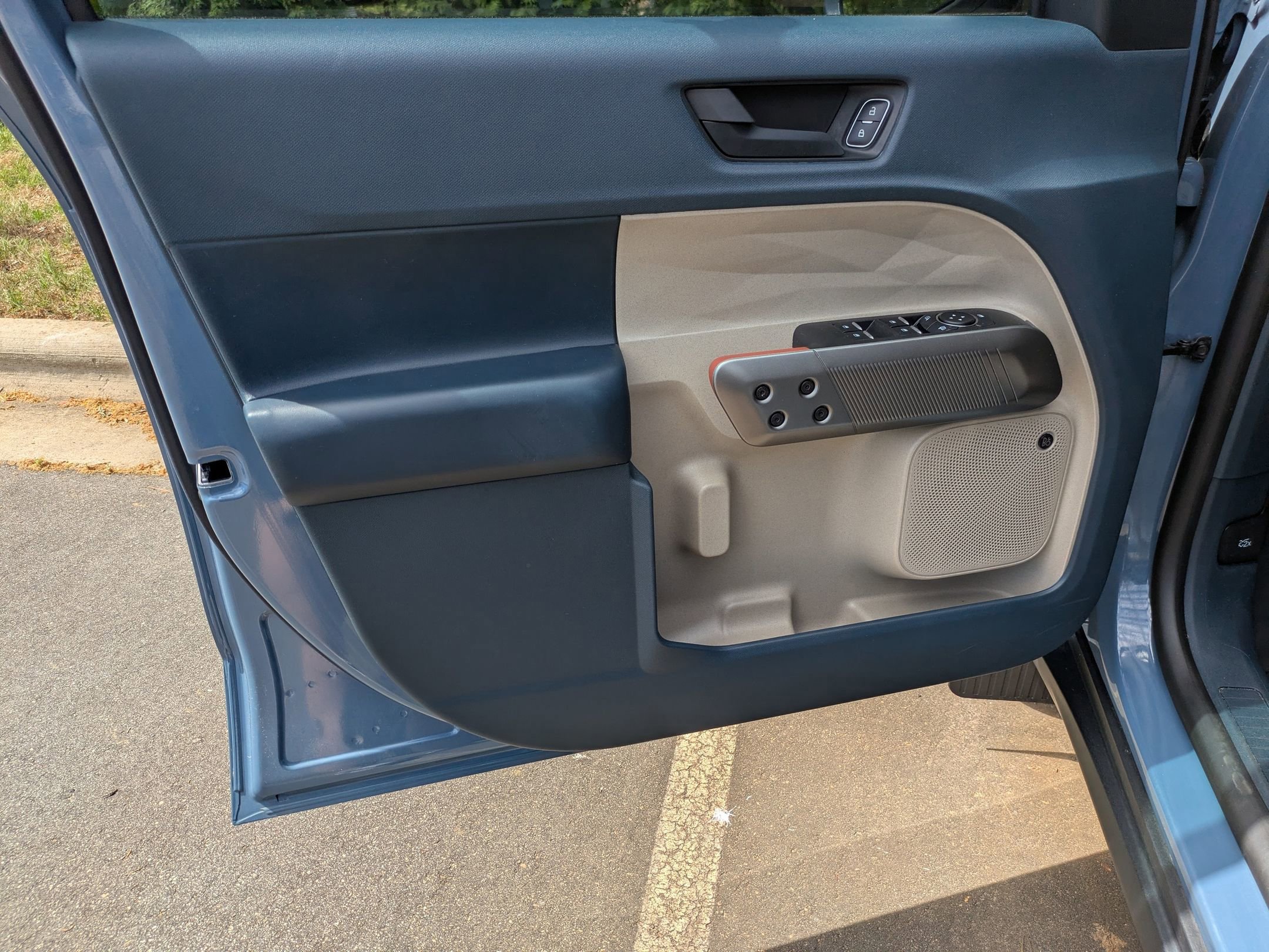 Certified 2025 Ford Maverick Lariat w/ 4K Tow Package image 10