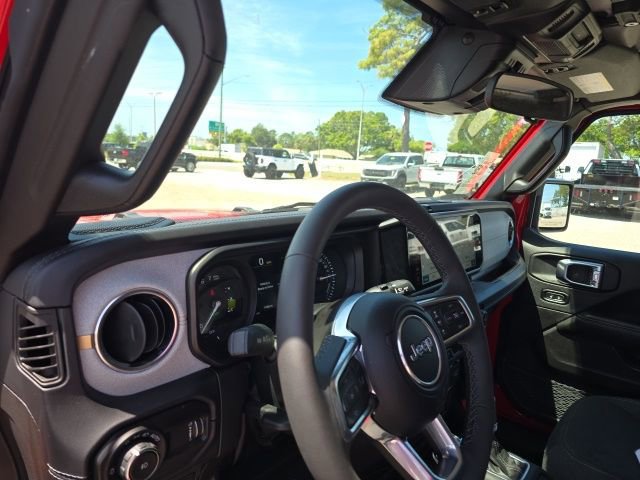 Used 2025 Jeep Wrangler Sahara AWD/4WD image 9