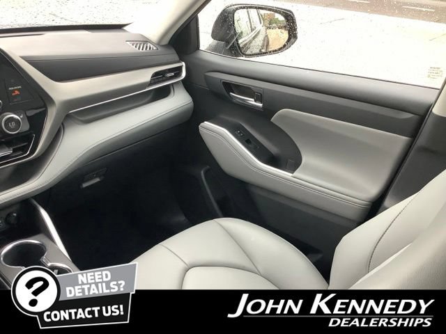 Used 2022 Toyota Highlander XLE AWD/4WD image 22