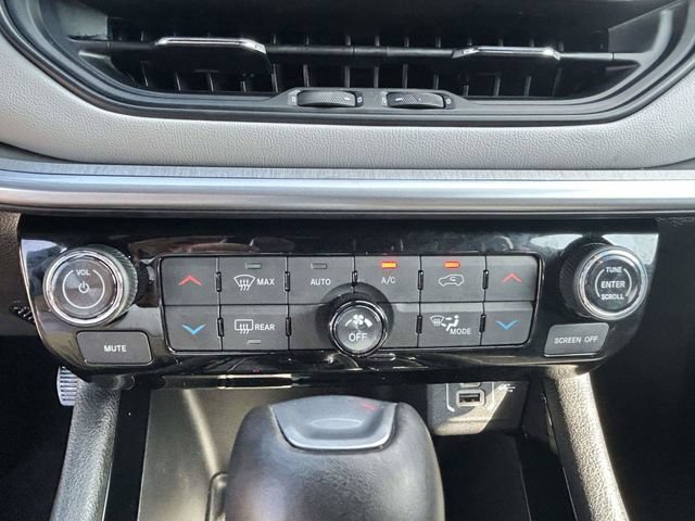 Used 2026 Jeep Compass Limited AWD/4WD image 12