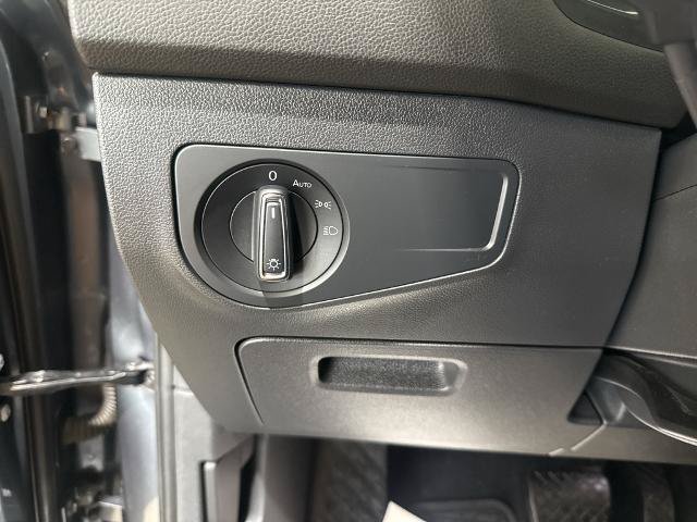 Used 2022 Volkswagen Tiguan SE FWD image 13