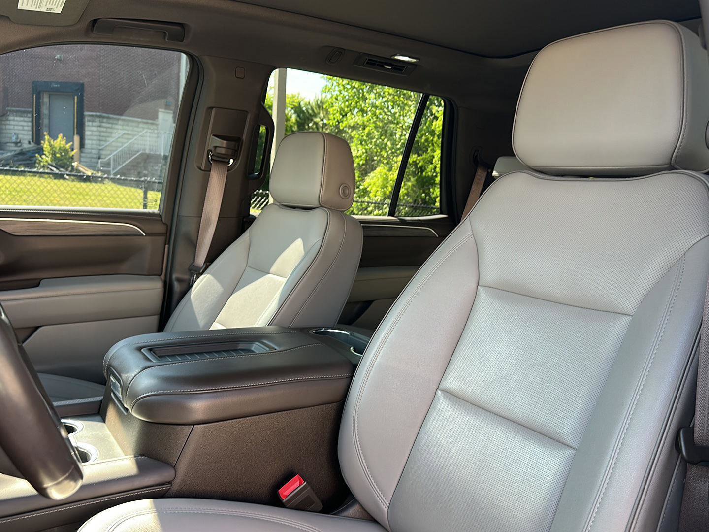 Used 2022 GMC Yukon SLT w/ SLT Premium Package AWD/4WD image 12