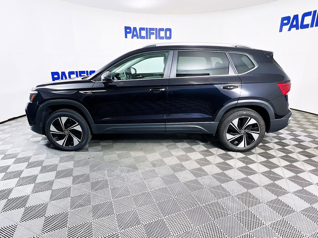Used 2024 Volkswagen Taos SE w/ Panoramic Sunroof Package AWD/4WD image 5