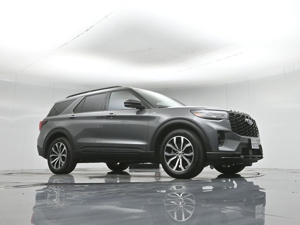 Certified 2025 Ford Explorer ST-Line RWD image 4