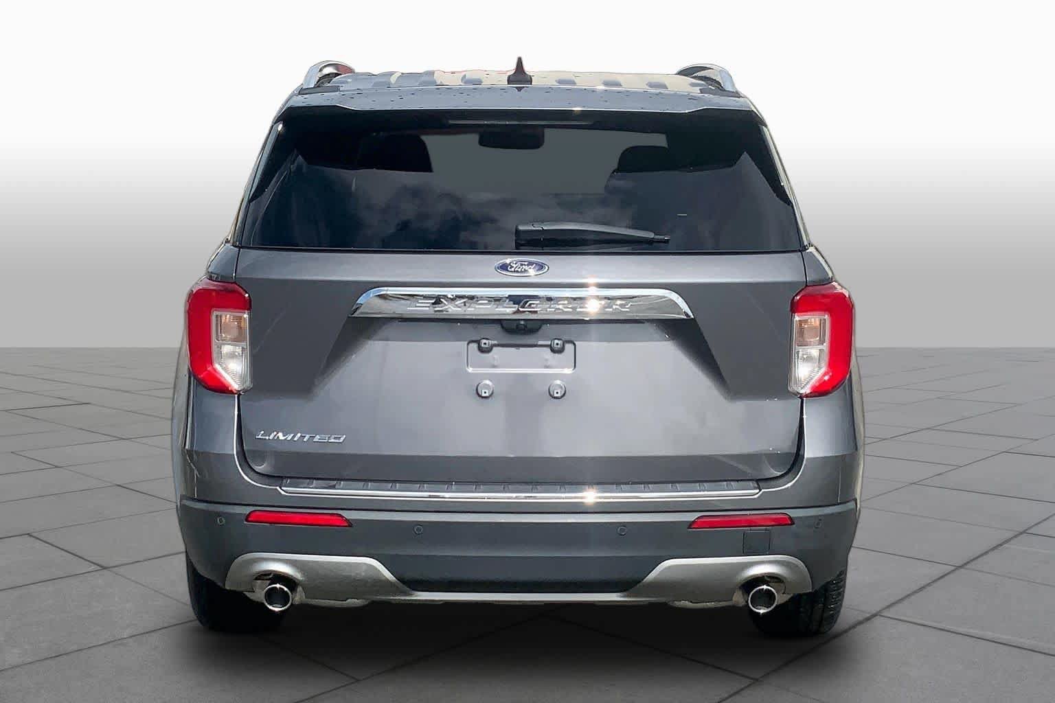 Certified 2022 Ford Explorer Limited w/ Equipment Group 301A RWD image 5