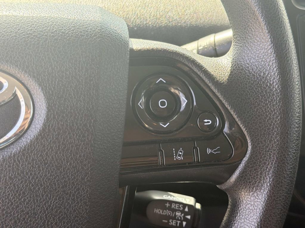 Used 2019 Toyota Prius L Eco w/ Carpet Mat Package FWD image 11