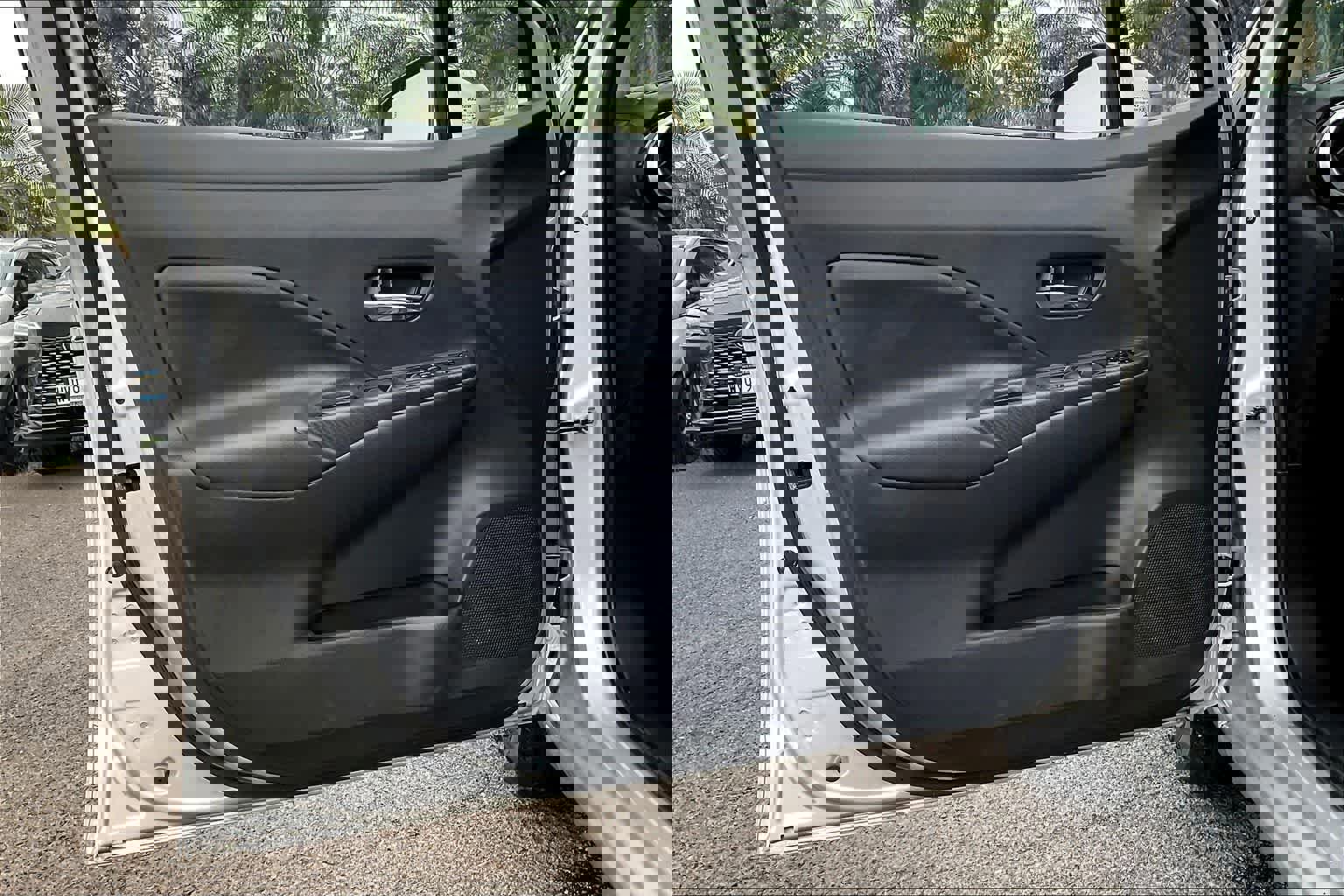 Used 2023 Nissan Versa SV image 27