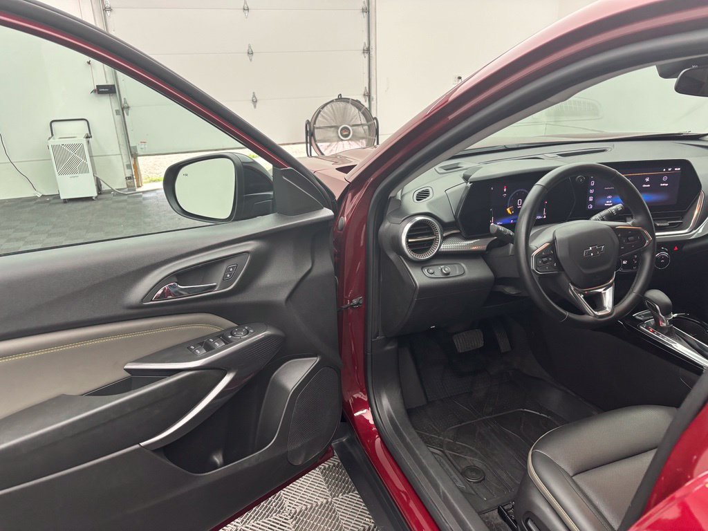 Used 2024 Chevrolet Trax ACTIV w/ Driver Confidence Package FWD image 17