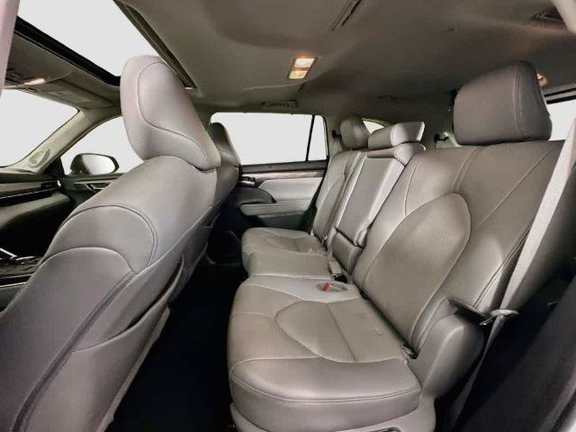 Used 2021 Toyota Highlander Limited FWD image 14
