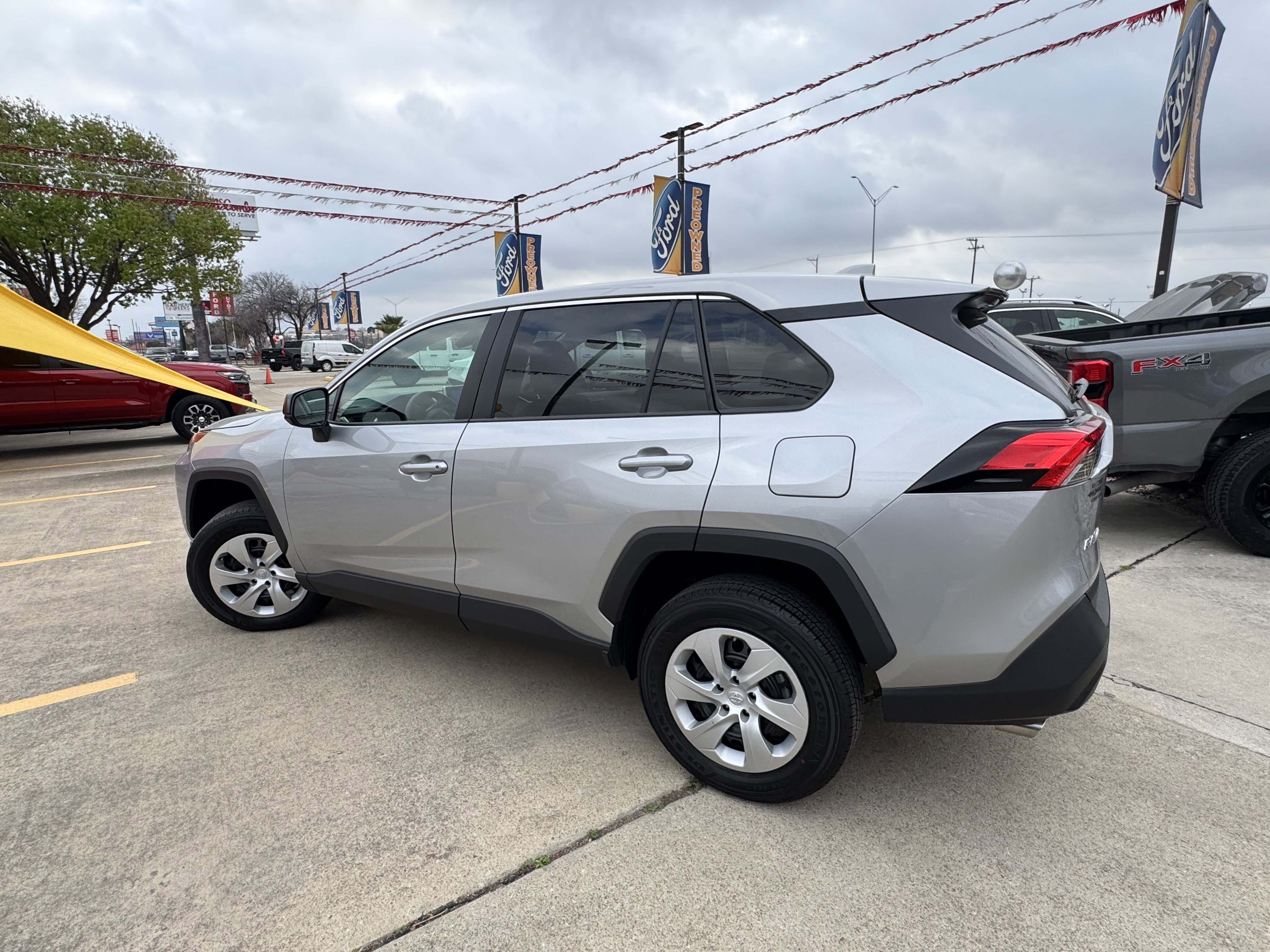 Used 2025 Toyota RAV4 LE image 10