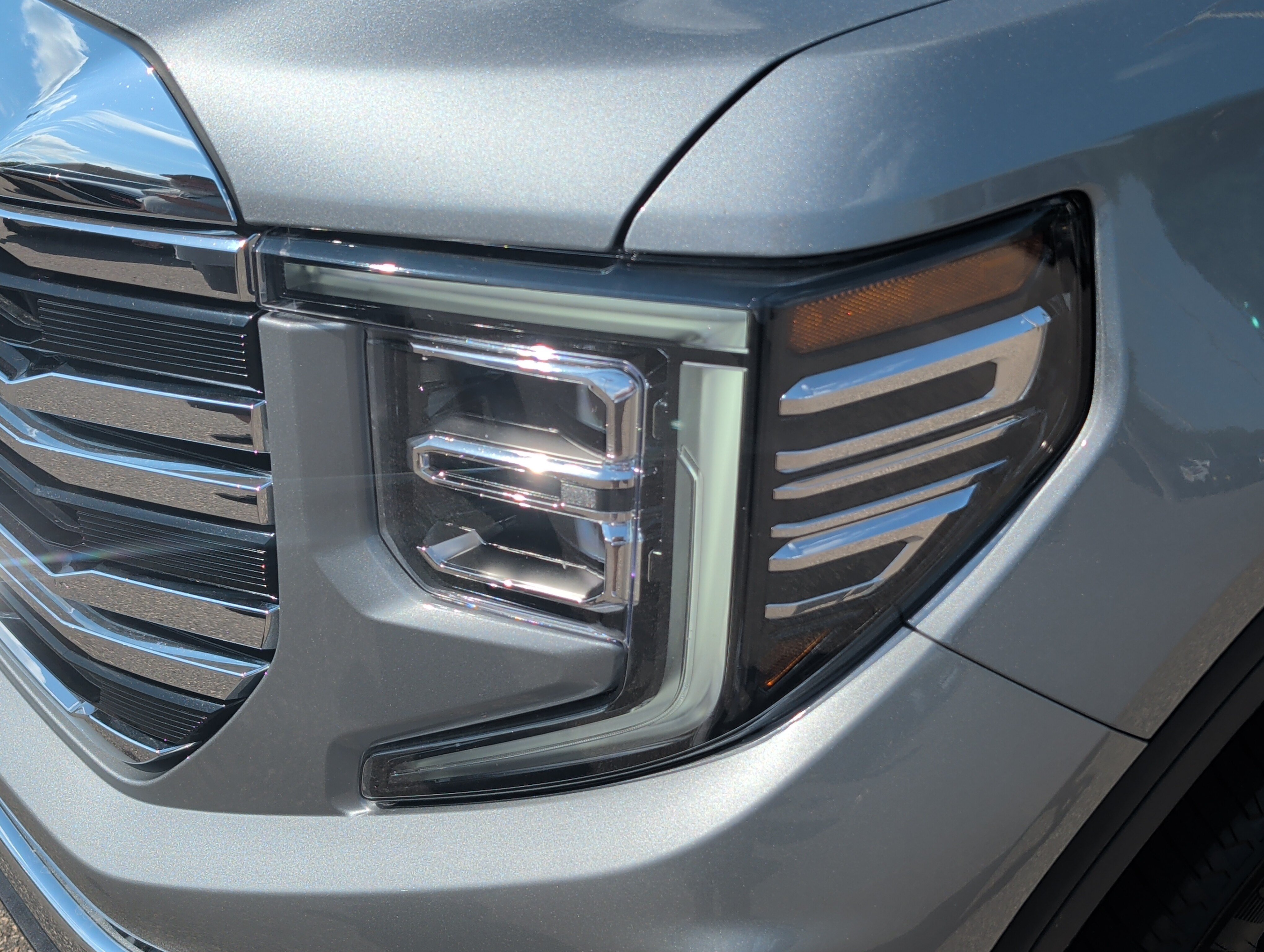 Used 2025 GMC Sierra 1500 SLT AWD/4WD image 16