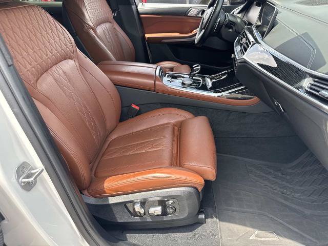 Used 2022 BMW X7 xDrive40i w/ M Sport Package AWD/4WD image 11