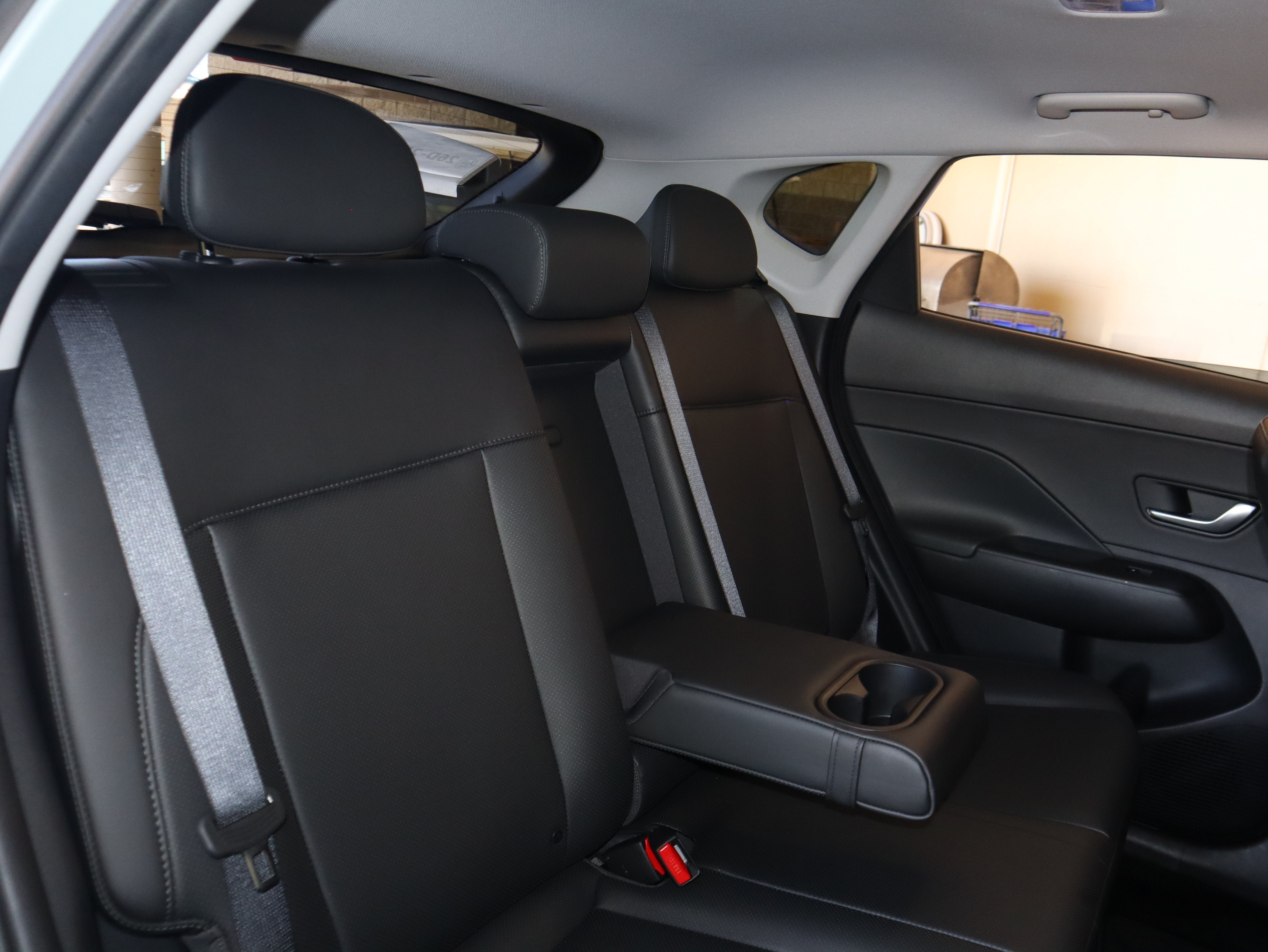 Used 2024 Hyundai Kona Limited AWD/4WD image 45