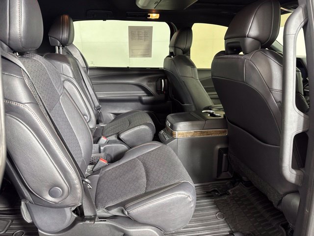 Used 2026 Toyota Sienna Platinum AWD/4WD image 5