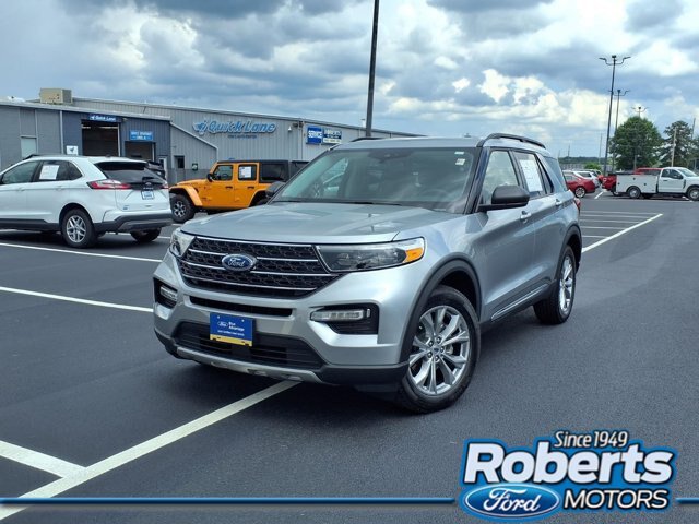 Certified 2024 Ford Explorer XLT w/ Equipment Group 202A AWD/4WD image 1
