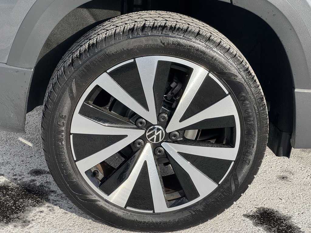 Used 2023 Volkswagen Taos SE w/ Panoramic Sunroof Package image 47