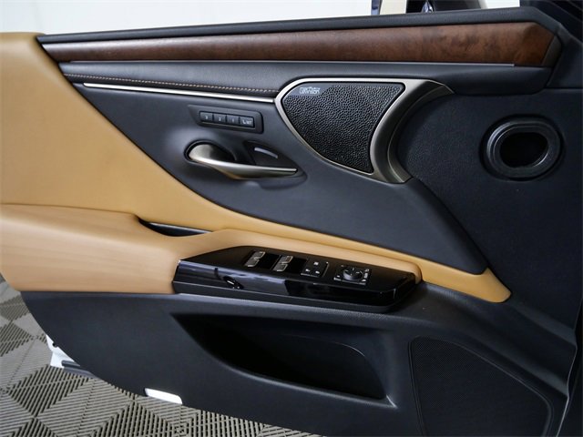 Used 2022 Lexus ES 350 Ultra Luxury image 27