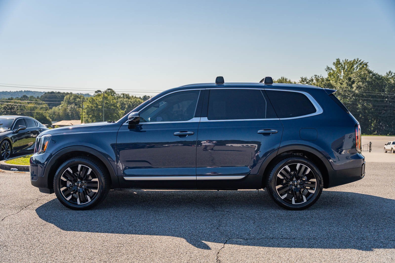 Used 2024 Kia Telluride SX w/ Towing Package image 2