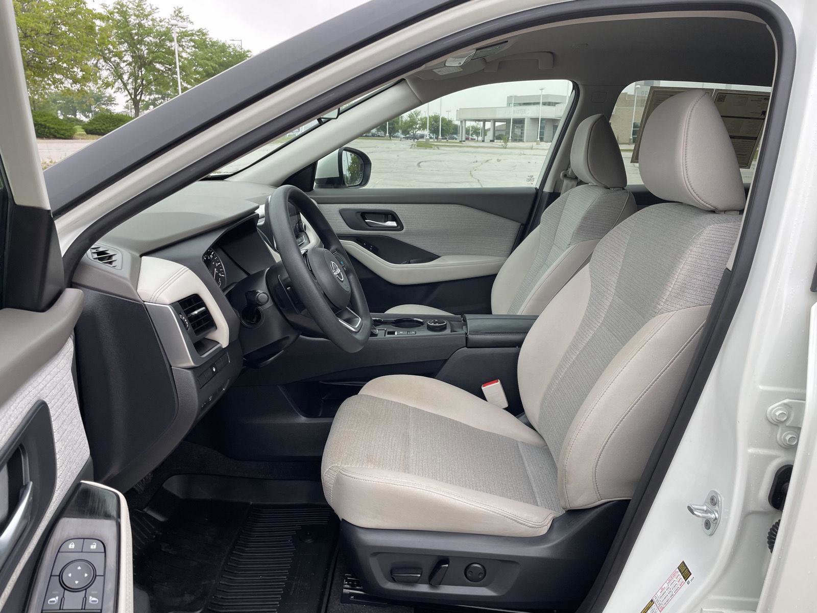 Used 2023 Nissan Rogue SV AWD/4WD image 17