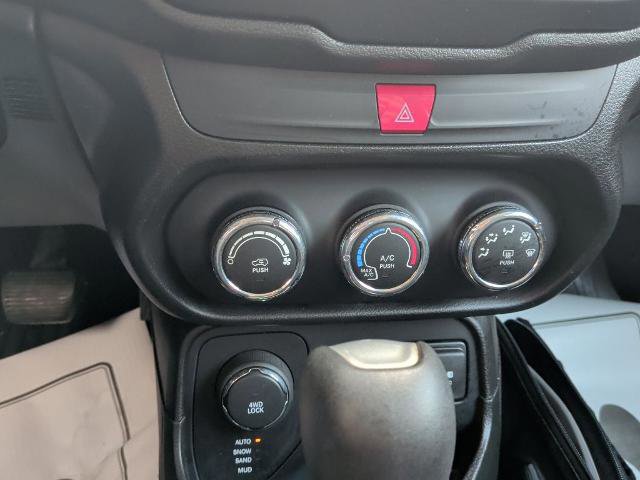 Used 2017 Jeep Renegade Latitude image 22