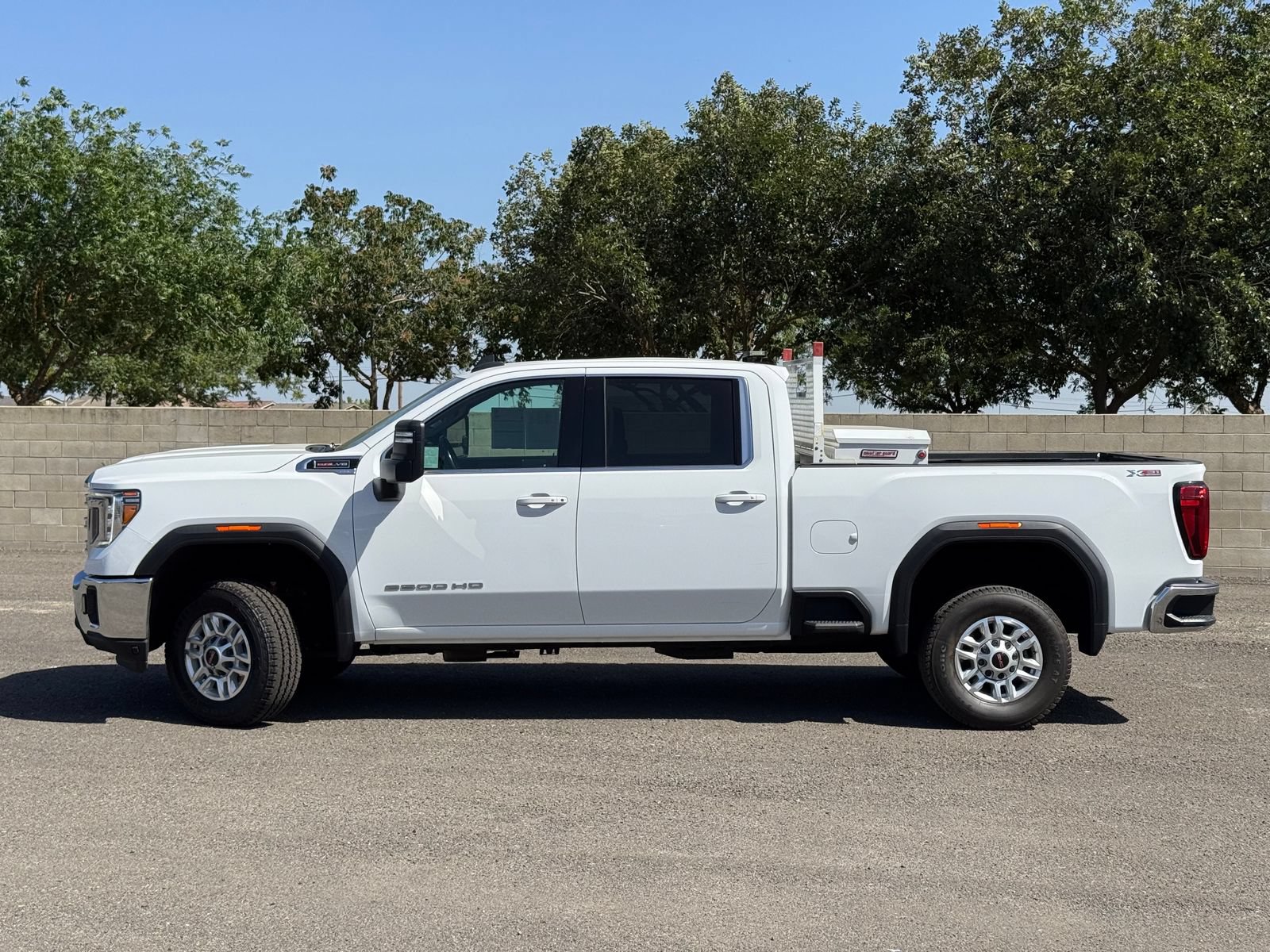 Used 2022 GMC Sierra 2500 SLE w/ SLE Convenience Package AWD/4WD image 8